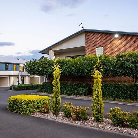 Hawkesbury Race Club Motel Виндзор Экстерьер фото The Village, 2016