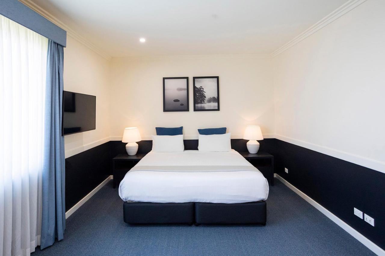 Hawkesbury Race Club Motel Виндзор Экстерьер фото A room at the hotel