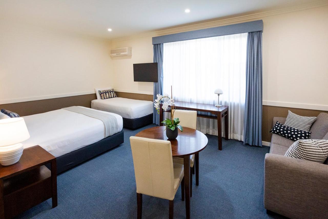 Hawkesbury Race Club Motel Виндзор Экстерьер фото A room at the hotel